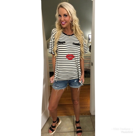 💋LAST 1! Striped “Lips and Eyes” Graphic Top! - Picture 4 of 8